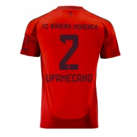 Camisa de Futebol Bayern Munich Dayot Upamecano #2 Equipamento Principal 2024-25 Manga Curta